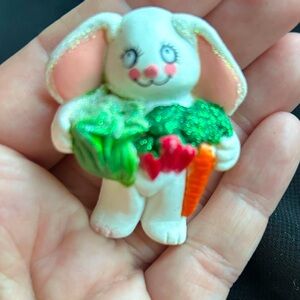 S.LEHMAN VTG 80s Cute Easter bunny brooch with glitter accents.